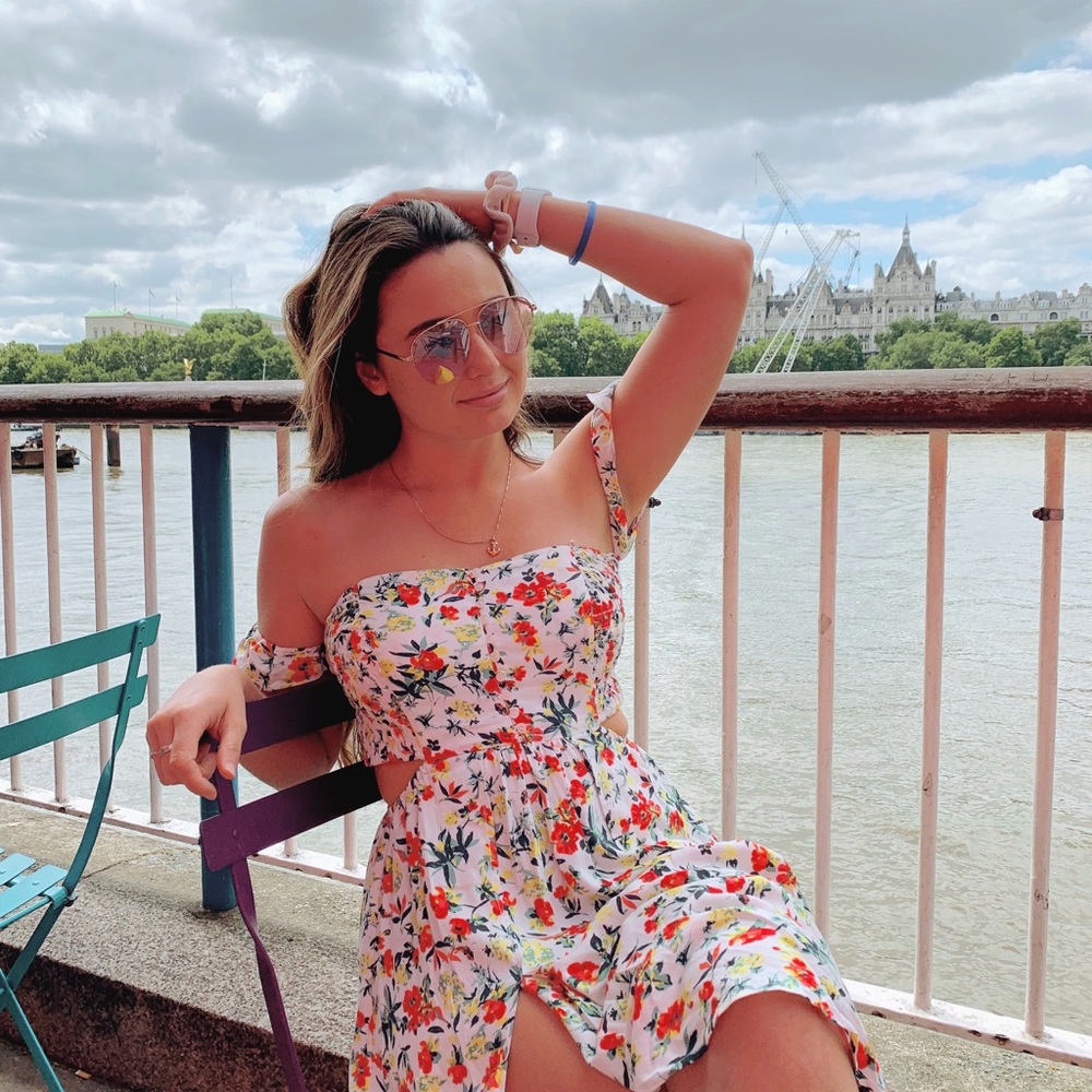 Meet your Posher, Caitlin